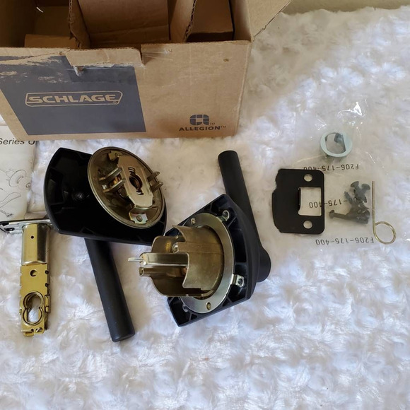 Schlage Latitude Passage Door Handle 2 Lever Set F10LATGSN Matte Black New - Picture 3 of 12